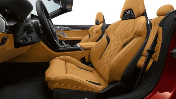 'Merino'/Alcantara koža najfinije teksture. BMW M8 Competition Cabrio s 'Merino'/Alcantara kožom najfinije teksture.