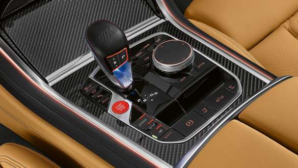 M ručica prijenosa. M ručica prijenosa BMW-a M8 Competition Cabrio.
