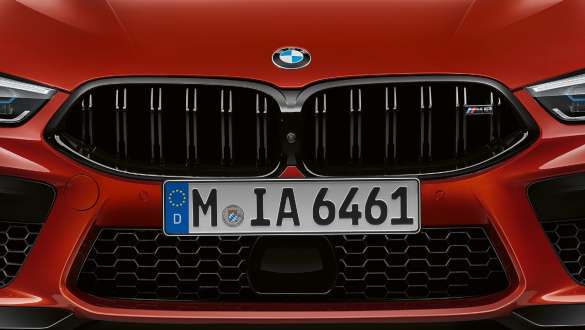 M specifična rešetka maske. BMW M8 Competition Cabrio s M specifičnom rešetkom maske.