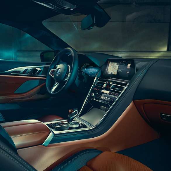 BMW M850i xDrive Coupé, unutrašnjost. BMW M850i xDrive Coupé, unutrašnjost sa BMW Live Cockpit Professional i M kožnim upravljačem.
