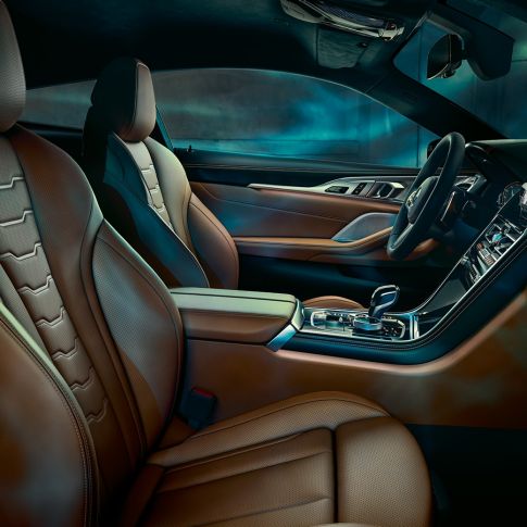 BMW M850i xDrive Coupé, unutrašnjost. BMW M850i xDrive Coupé, unutrašnjost sa multifunkcionalnim sjedalima u BMW Individual koži 'Merino' Tartufo/Black.