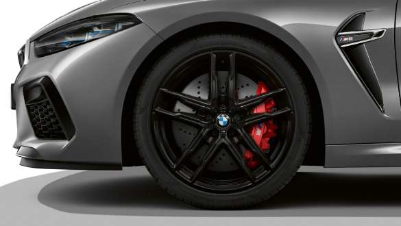 20" M lakometalni kotači Doublespoke stil 810 M BMW M8 Coupé F92 LCI Facelift 2022 BMW M8 Coupé F92 LCI Facelift 2022 Skyscraper grey metalik u pogledu s boka 20" M lakometalni kotači Doublespoke stil 810 M