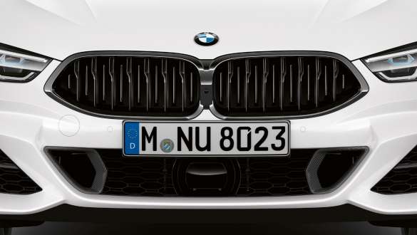 M Aerodynamics paket BMW-a M850i xDrive Gran Coupé Prikaz prednjeg kraja s M Aerodynamics paketom BMW-a M850i xDrive Gran Coupé G16 2019 BMW Individual Mineral white metalik boje