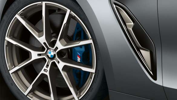M Sport kočnice BMW-a M850i xDrive Gran Coupé Bočni prikaz M Sport kočnica BMW-a M850i xDrive Gran Coupé G16 2019 BMW Individual Frozen Bluestone metalik boje