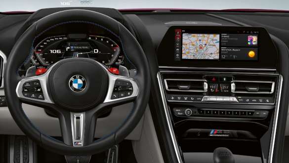 M specifična digitalna instrument ploča BMW-a M8 Competition Gran Coupé Kokpit s M specifičnom digitalnom instrument pločom BMW-a M8 Competition Gran Coupé F93 2020
