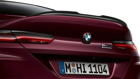 M stražnji spojler BMW-a M8 Competition Gran Coupé Detaljan prikaz M stražnjeg spojlera u Carbonu BMW-a M8 Competition Gran Coupé F93 2020 Individual Ametrine metalik boje