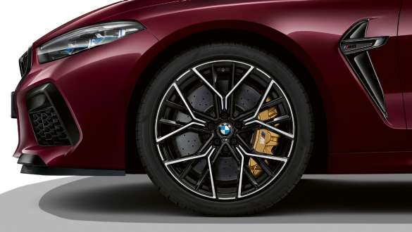 M lakometalni kotači BMW-a M8 Competition Gran Coupé Bočni prikaz M lakometalnih kotača BMW-a M8 Competition Gran Coupé F93 BMW Individual Ametrine metalik boje