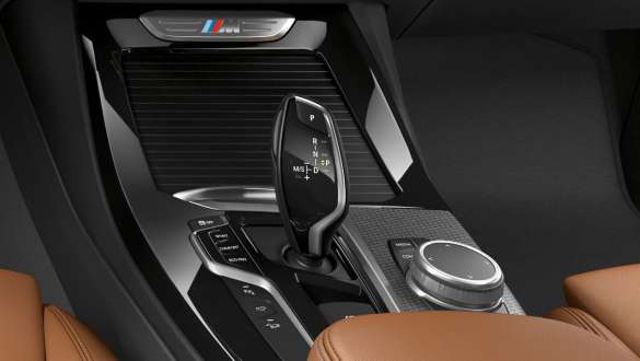 BMW X3 M40i i BMW X3 M40d, Steptronic Sport prijenos s 8 brzina. BMW X3 M40i i BMW X3 M40d, unutrašnjost, ručica mjenjača, Steptronic Sport prijenos s 8 brzina.