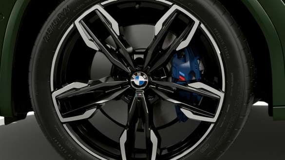 M Sport kočnice BMW X3 M40i M40d G01 LCI Facelift 2021 BMW X3 M40i M40d G01 LCI Facelift 2021 Malachite Green metalik M Sport kočnice pogled izbliza na kotač