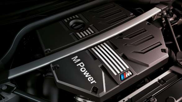 BMW M TwinPower Turbo benzinski motor BMW X3 M F97 LCI Facelift 2021 BMW X3 M F97 LCI Facelift 2021 BMW M TwinPower Turbo redni 6-cilindrični benzinski motor izbliza