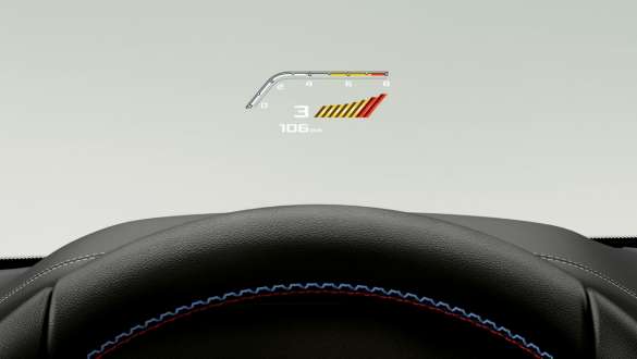 BMW Head-Up zaslon s M specifičnim prikazom. BMW X4 M Competition i BMW X4 M, BMW Head-Up zaslon s M specifičnim prikazom.