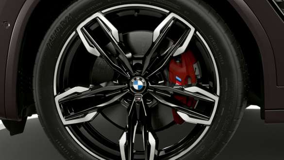 M Sport kočnice BMW X4 M40i M40d G02 LCI 2021 BMW X4 M40i M40d G02 LCI 2021 Facelift M Sport kočnice pogled izbliza