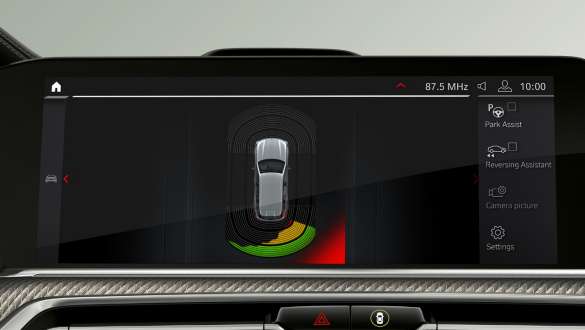 BMW X5 M automobili s opcijom Parking Assistant Plus Unutrašnjost s opcijom Parking Assistant Plus BMW X5 M Automobila F95