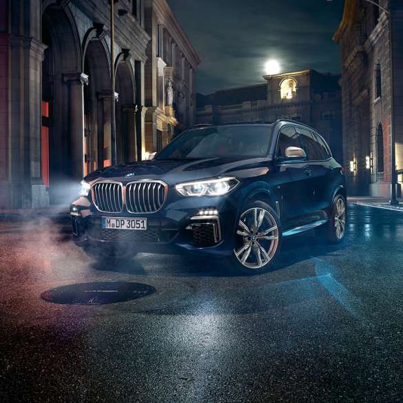 Dizajn vanjštine BMW-a X5 M50i i M50d G05 Tročetvrtinski prikaz dizajna vanjštine prednjeg kraja BMW-a X5 M50i i M50d G05