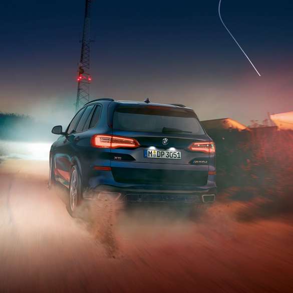 BMW X5 M50d s M TwinPower Turbo šesterocilindarskim dizelskim motorom Prikaz stražnjeg kraja BMW-a X5 M50d s M TwinPower Turbo šesterocilindarskim dizelskim motorom G05 Carbon black metalik boje