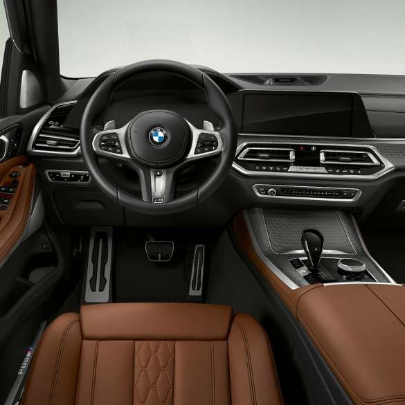 Kokpit BMW-a X5 M50i i M50d Unutrašnjost BMW X5 M50i and M50d G05 s prikazom kokpita