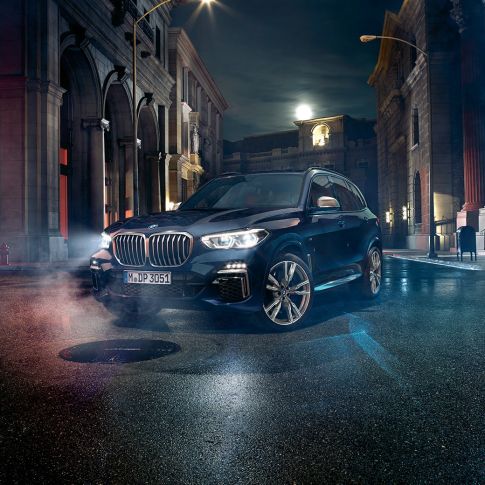 Prednja svjetla BMW-a X5 M50i i M50d Tročetvrtinski prednji prikaz prednjih svjetala s X Laserlight opcijom BMW-a X5 M50i i M50d G05 Carbon crne metalik boje