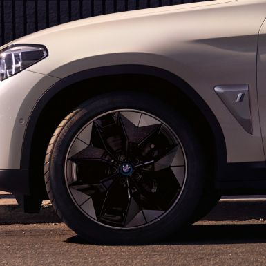 Aerodinamični naplatci BMW iX3 G08 metalik krupni plan naplatak Aerodinamični naplatci BMW iX3 G08 2020 Mineral White metalik krupni plan naplatak vanjština