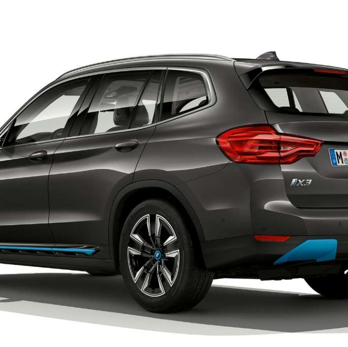 BMW iX3 G08 2020 Model “Inspiring” tročetvrtinski stražnji prikaz BMW iX3 G08 2020 Model “Inspiring” Sophisto Grey Brilliant Effect tročetvrtinski stražnji prikaz