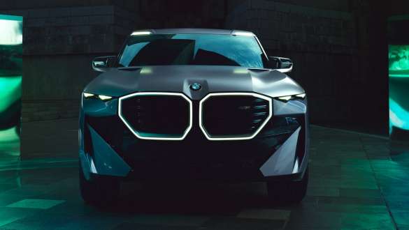 BMW Concept XM (G09) pogled sprijeda u mirovanju BMW Concept XM (G09) pogled sprijeda u mirovanju