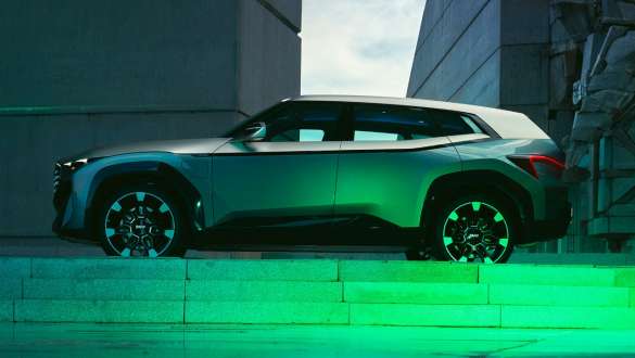 BMW Concept XM (G09) pogled s boka u mirovanju BMW Concept XM (G09) pogled s boka u mirovanju