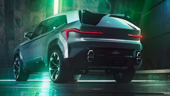 BMW Concept XM (G09) pogled straga u mirovanju BMW Concept XM (G09) pogled straga u mirovanju