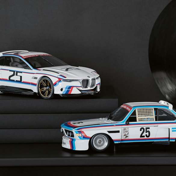BMW minijature. Fotografija prikazuje dvije BMW minijature.