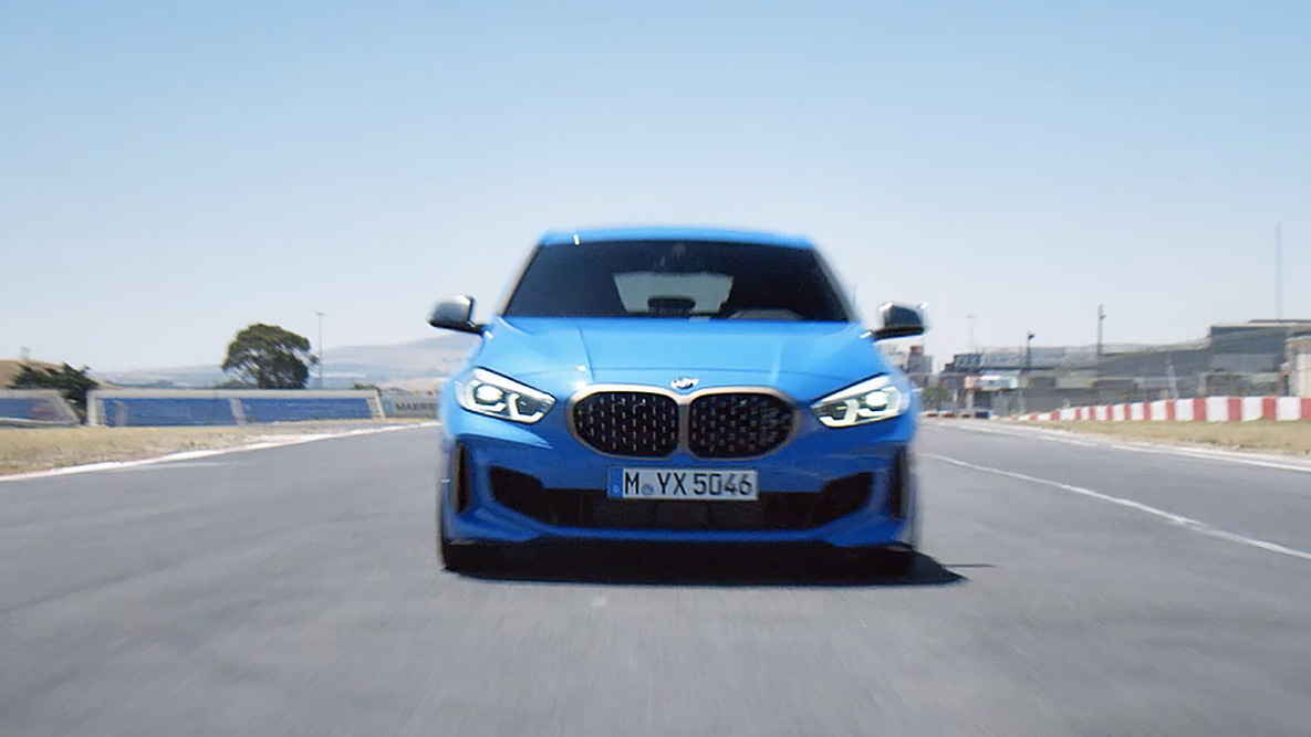 Vučna snaga i vozna stabilnost. BMW serije 1 s visokom vučnom snagom i voznom stabilnošću.