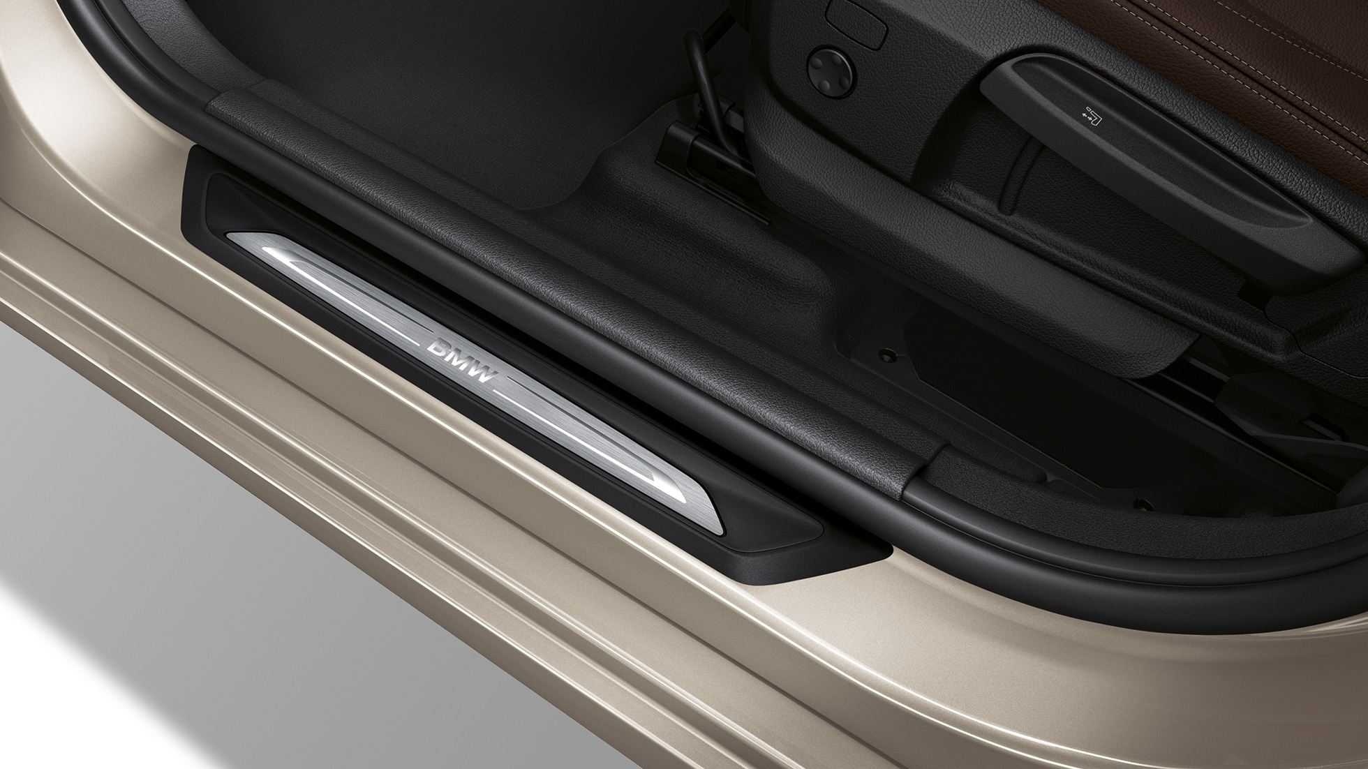 Gazišta pragova vrata BMW-a serije 2 Active Tourer Model Luxury Line Vanjština s gazištima pragova vrata BMW-a serije 2 Active Tourer Model Luxury Line 225i xDrive F45 2018 Jucaro Beige metalik boje