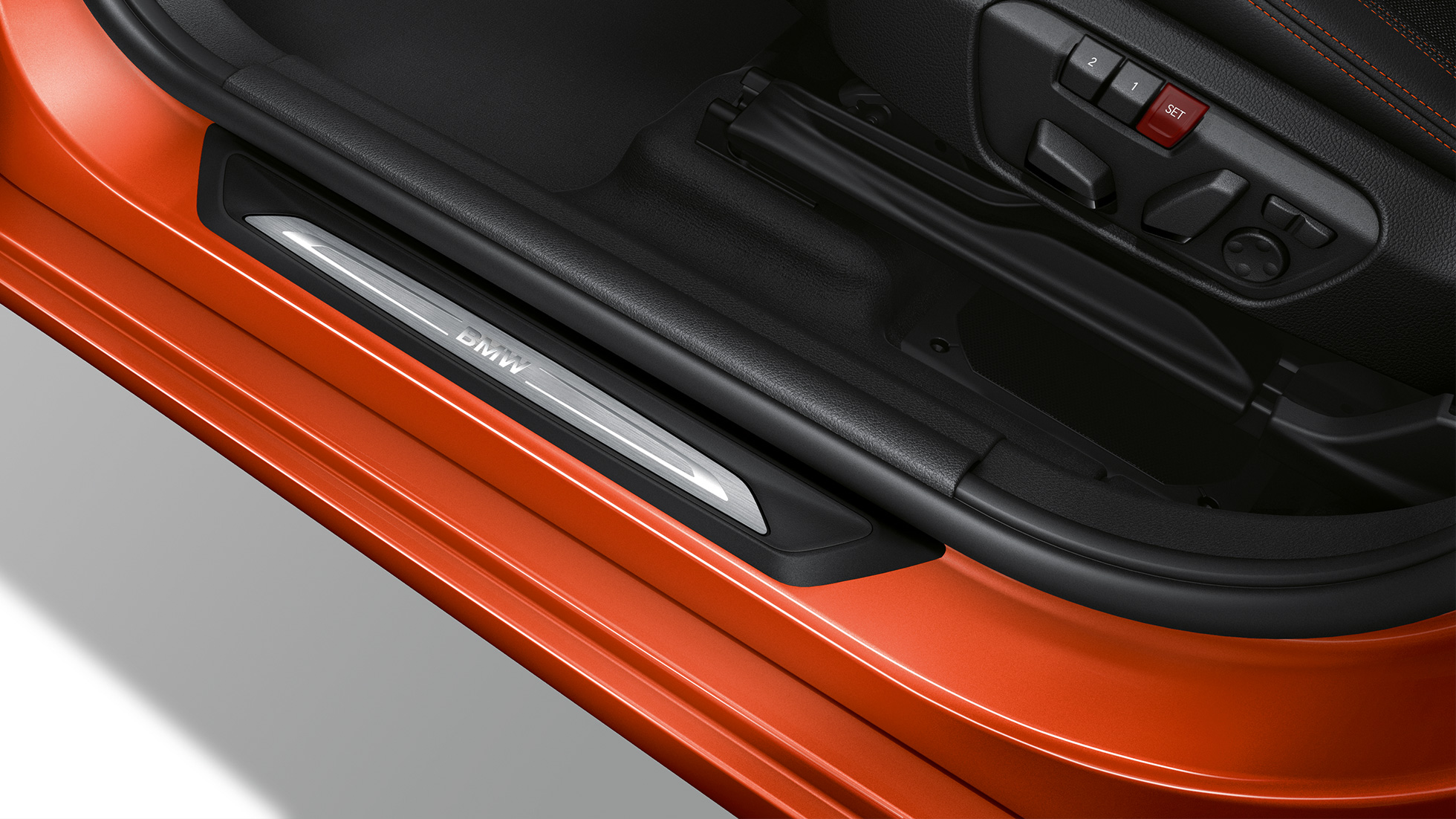 Gazišta pragova vrata BMW-a serije 2 Active Tourer Model Sport Line Vanjština s gazištima pragova vrata BMW-a serije 2 Active Tourer Model Sport Line 220i F45 2018 Sunset Orange metalik boje