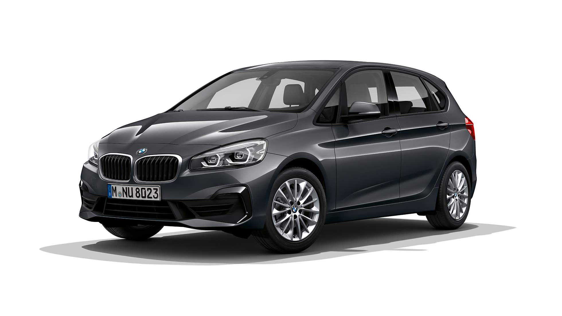 Tročetvrtinski prikaz prednjeg kraja BMW-a serije 2 Active Tourer Model Advantage Tročetvrtinski prikaz prednjeg kraja BMW-a serije 2 Active Tourer F45 2018 218i Model Advantage Mineral Grey metalik boje