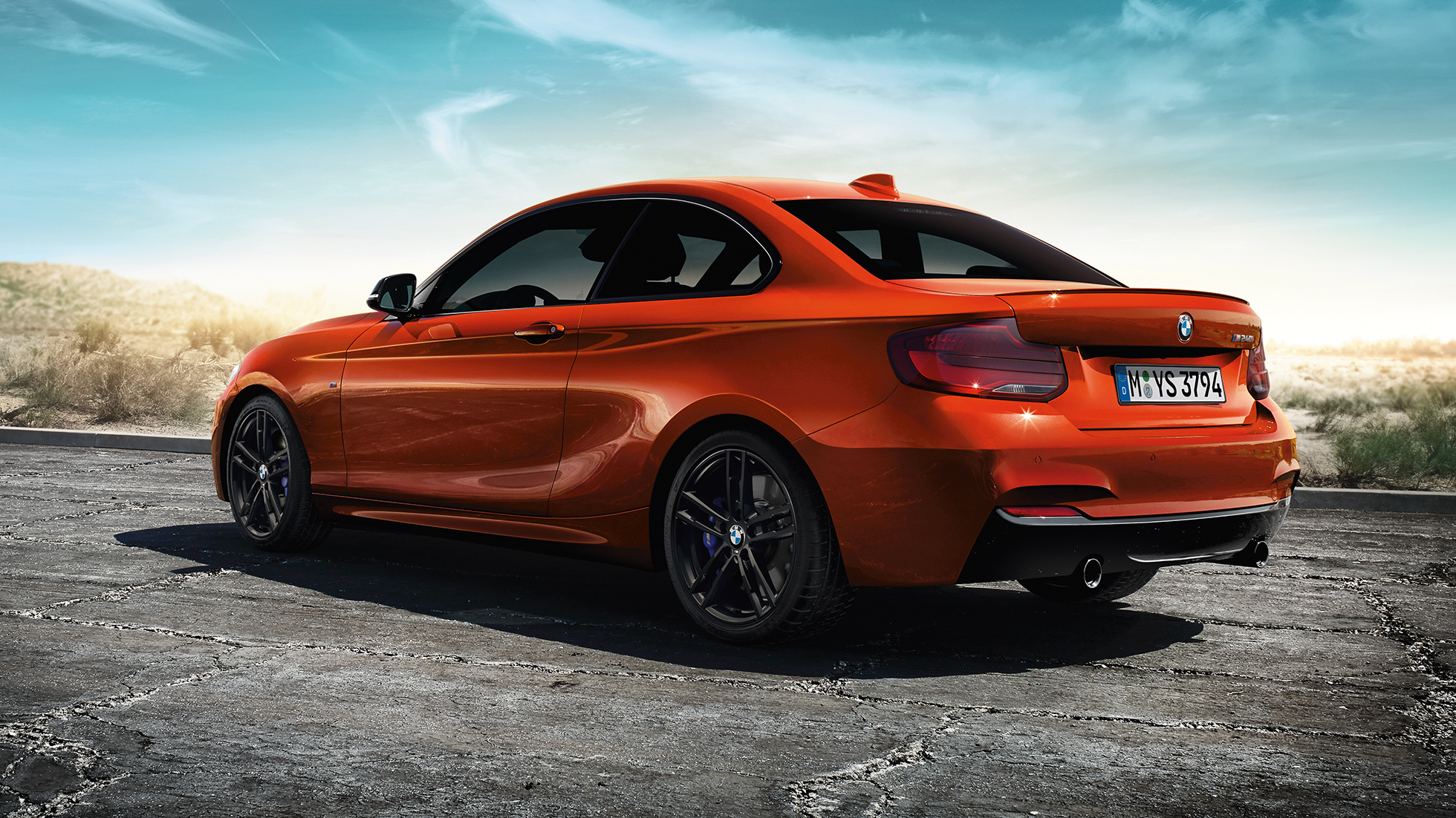 BMW serije 2 Coupé, tročetvrtinski prikaz sa stražnje strane BMW serije 2 Coupé, tročetvrtinski prikaz sa stražnje strane
