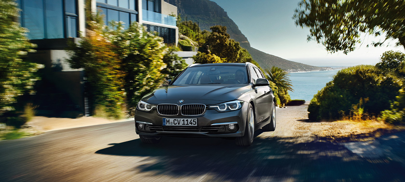 BMW serije 3 Touring BMW serije 3 touring sprijeda, u vožnji.