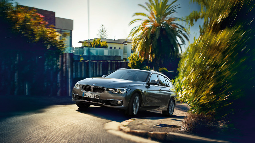 Dizajn BMW serije 3 touring sprijeda, u vožnji.