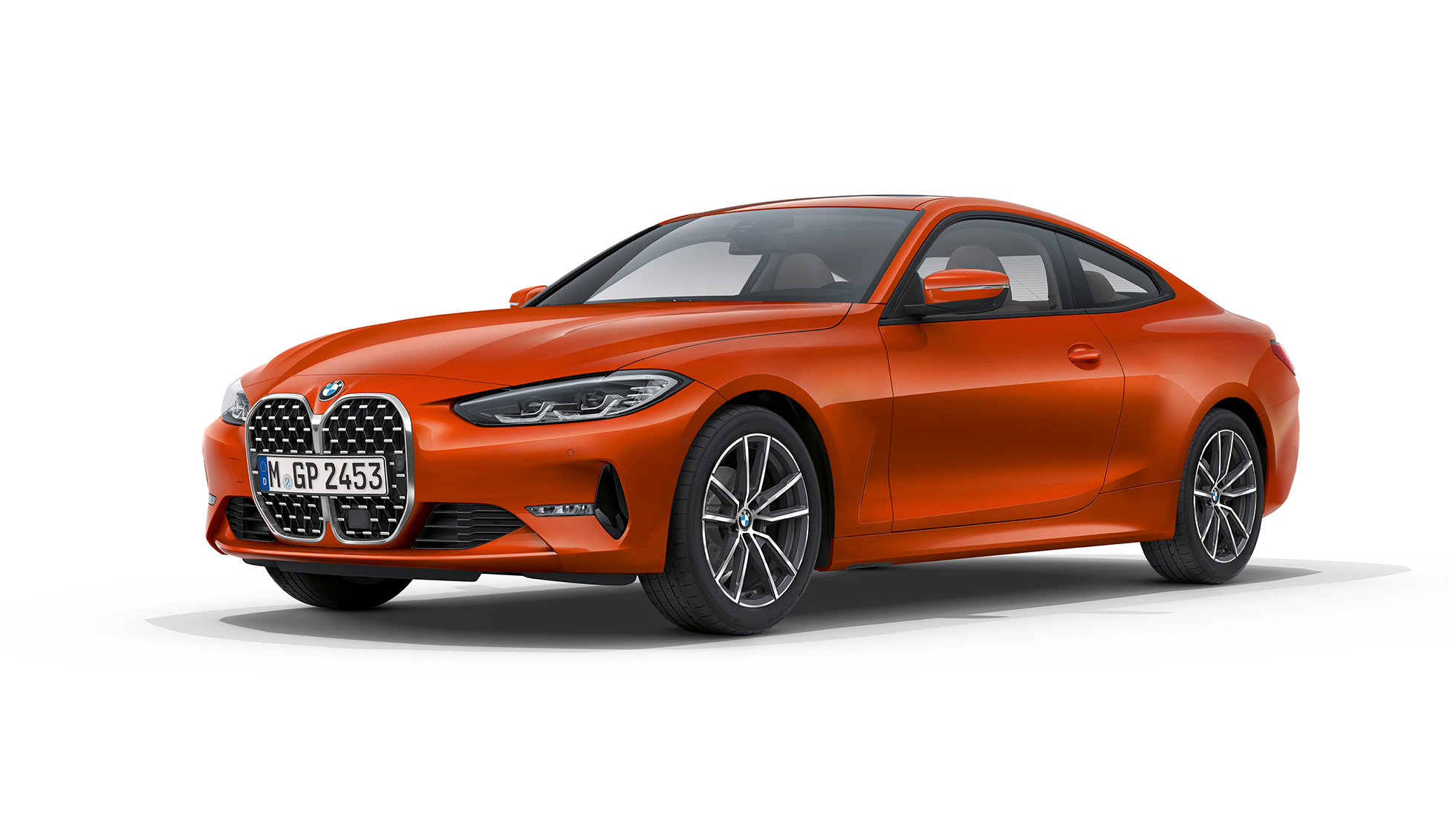 Tročetvrtinski pogled sprijeda BMW serije 4 Coupé Osnovna oprema G22 2020 BMW serije 4 Coupé G22 2020 Osnovna oprema Sunset Orange metalik tročetvrtinski pogled sprijeda