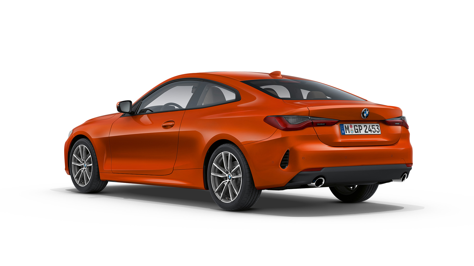 Tročetvrtinski pogled straga BMW serije 4 Coupé Osnovna oprema G22 2020 BMW serije 4 Coupé G22 2020 Osnovna oprema Sunset Orange metalik tročetvrtinski pogled straga