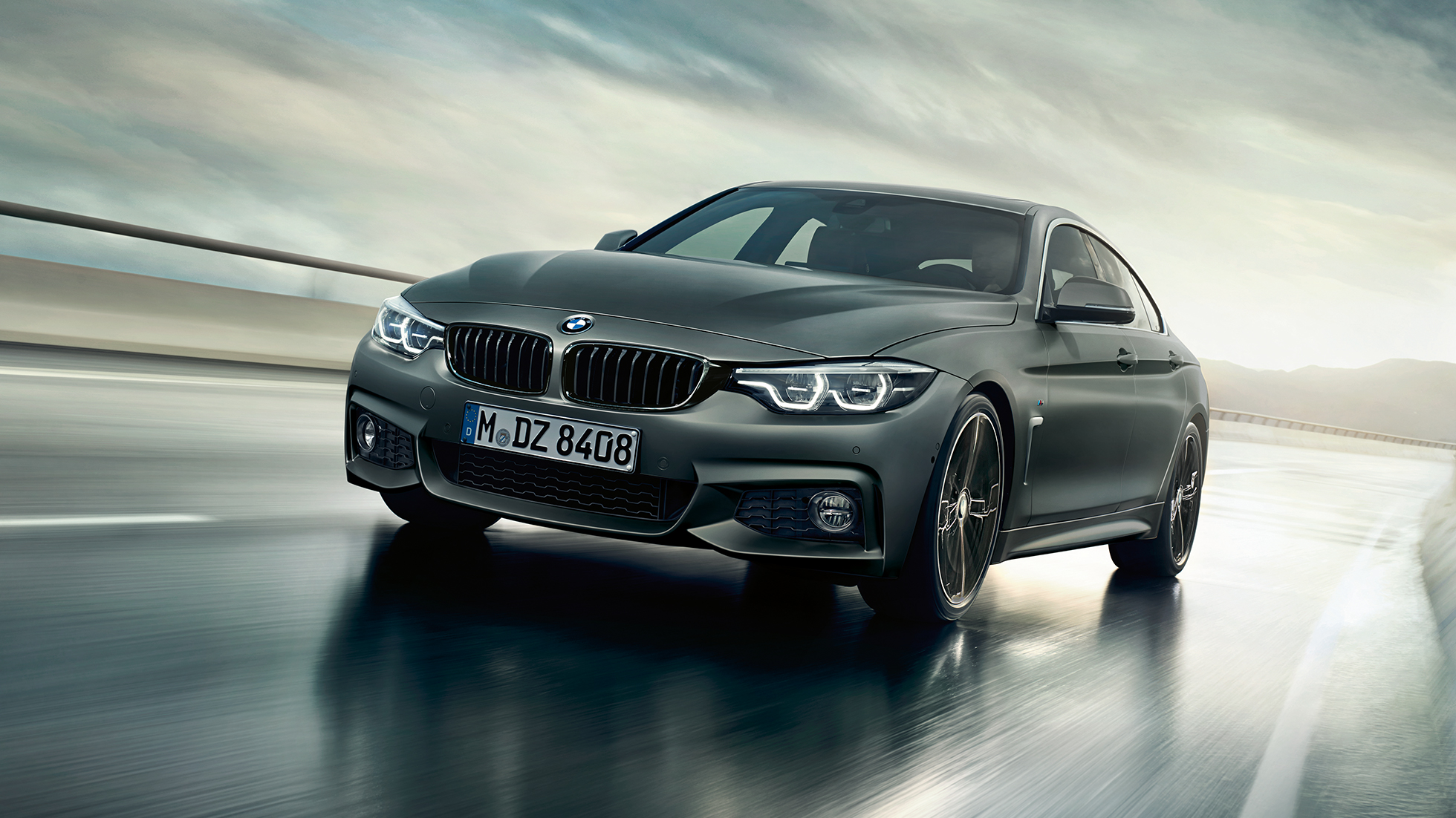 BMW serije 4 Gran Coupé, prikaz prednjeg kraja prilikom vožnje BMW serije 4 Gran Coupé, prikaz prednjeg kraja prilikom vožnje