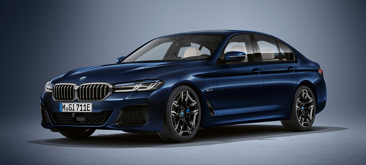Individual boja BMW serije 5 limuzina G30 BMW serije 5 limuzina Individual G30 Facelift 2020 tročetvrtinski pogled sprijeda u mirovanju