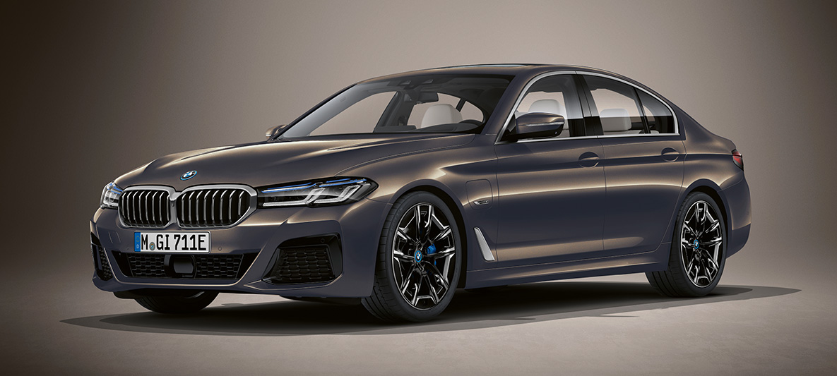 Individual boja BMW serije 5 limuzina G30 BMW serije 5 limuzina Individual G30 Facelift 2020 tročetvrtinski pogled sprijeda u mirovanju