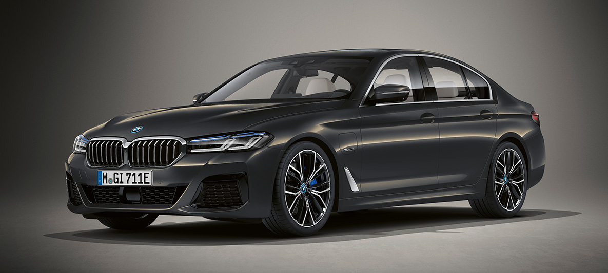 Individual boja BMW serije 5 limuzina G30 BMW serije 5 limuzina Individual G30 Facelift 2020 tročetvrtinski pogled sprijeda u mirovanju