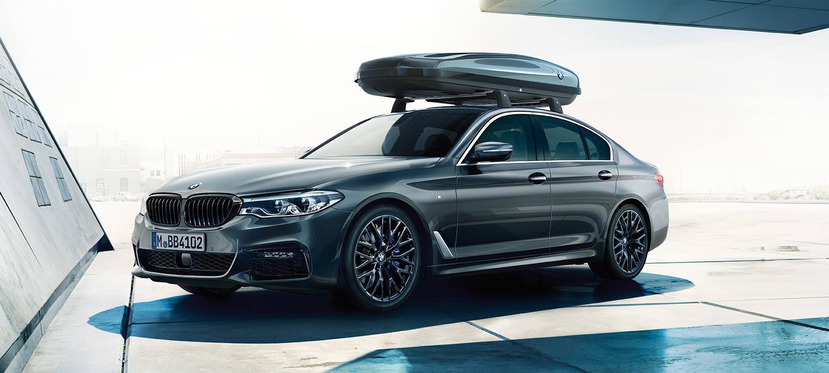 Dodaci za BMW serije 5 limuzina G30 BMW serije 5 limuzina G30 sa BMW krovnom kutijom 520