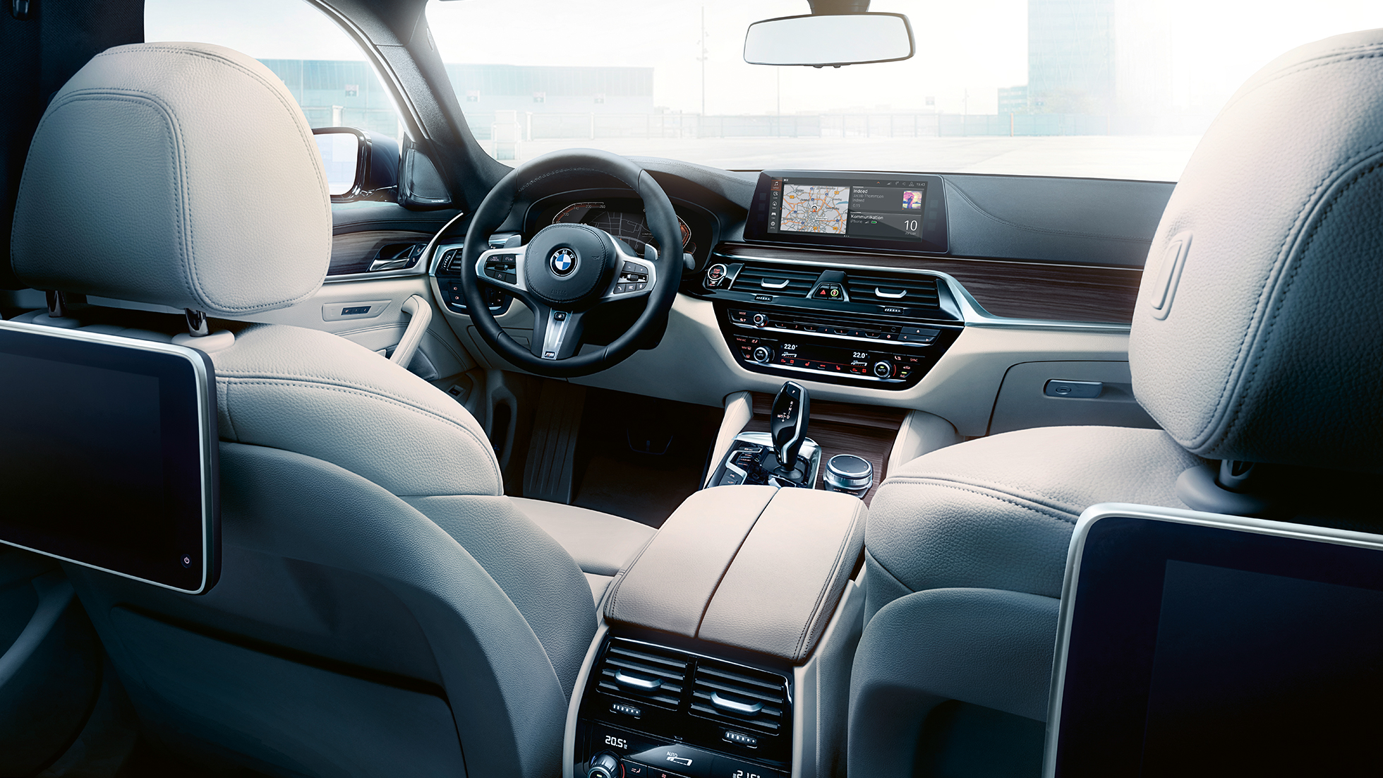 Dizajn kokpita BMW serije 5 Touring Kokpit BMW serije 5 Touring 530d xDrive Touring G31 Mediterranean Blue metalik