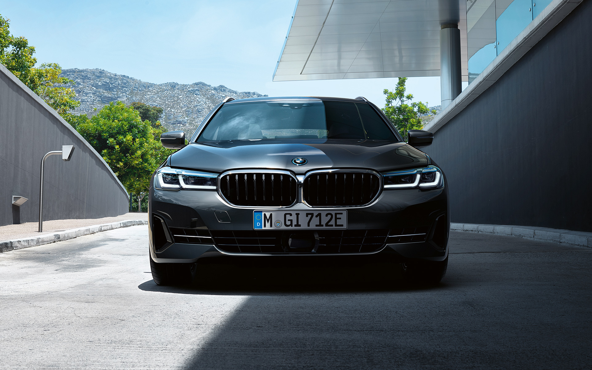 BMW rešetka bubrega i donji dio prednjeg odbojnika BMW serije 5 Touring G31 LCI BMW rešetka bubrega i donji dio prednjeg odbojnika BMW serije 5 Touring G31 LCI