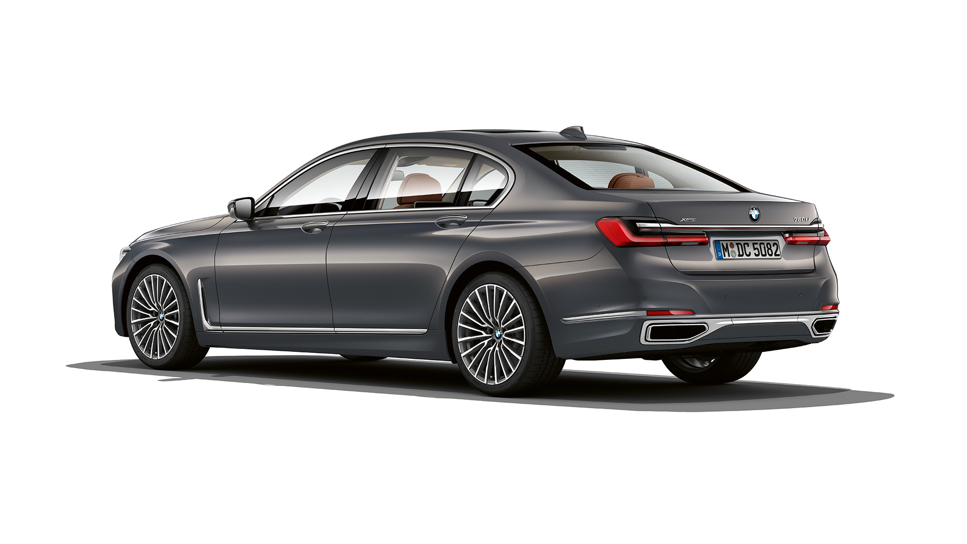 BMW serije 7 Limuzina s opcijom Exterior Design Pure Excellence, tročetvrtinski stražnji prikaz Sivi BMW serije 7 Limuzina s opcijom Exterior Design Pure Excellence u tročetvrtinskom stražnjem prikazu