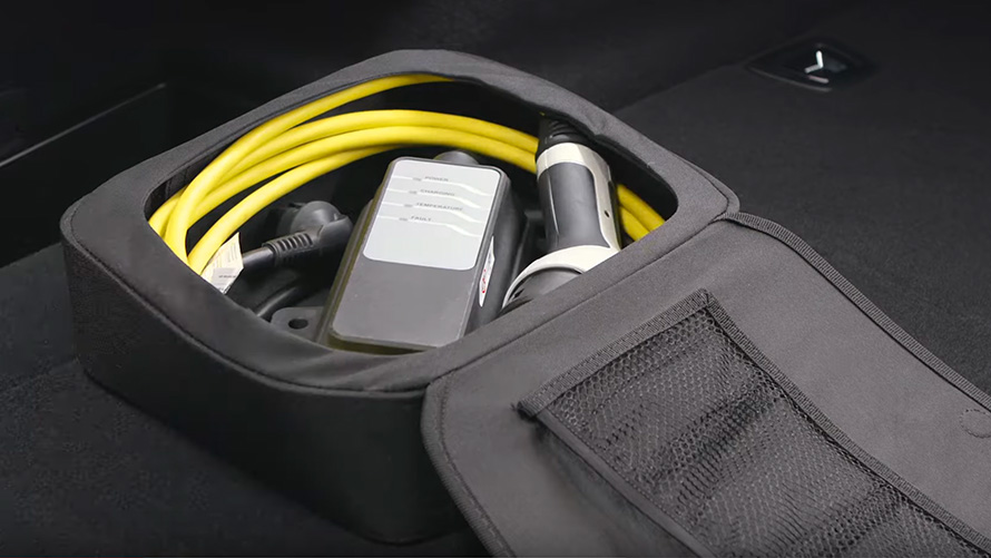 BMW plug-in hybrid dodaci za punjenje u torbi BMW plug-in hybrid dodaci za punjenje u torbi pogled izbliza