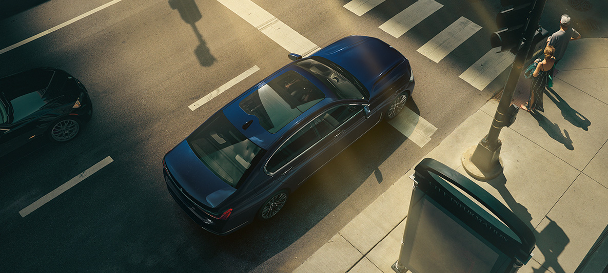 BMW serije 7 limuzina G11 G12 BMW Individual Aventurine Red metalik iz ptičje perspektive BMW serije 7 limuzina G11 G12 BMW Individual Aventurine Red metalik iz ptičje perspektive