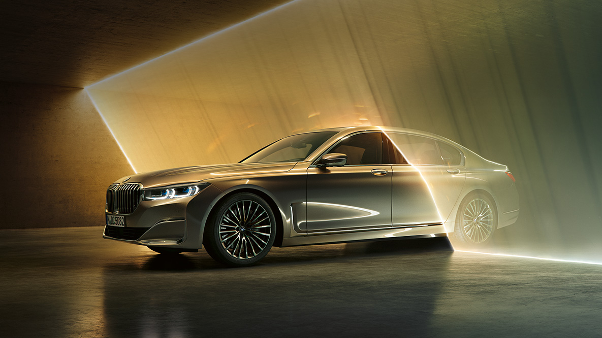 BMW serije 7 limuzina G11 G12 2019 svjetlost pada na stražni kraj BMW serije 7 limuzina G11 G12 2019 Bernina Grey Amber Effect svjetlost pada na stražni kraj, pogled izbliza