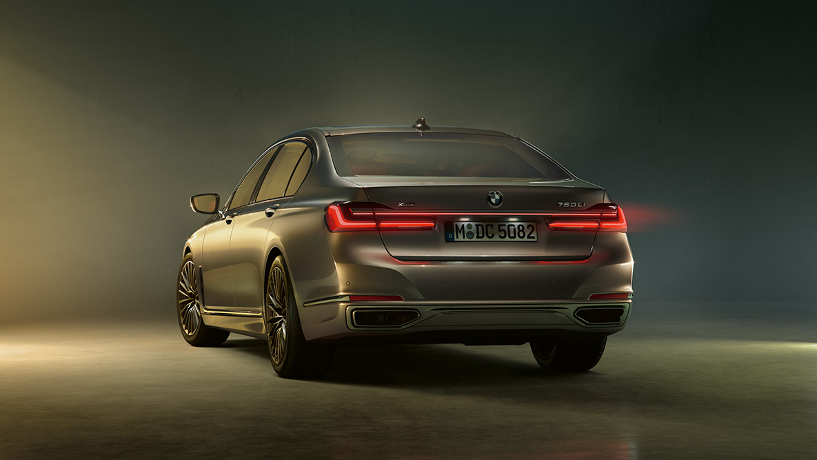 BMW serije 7 limuzina G11 G12 2019 stražnja svjetla BMW serije 7 limuzina G11 G12 2019 Bernina Grey Amber Effect pogled straga na stražnja svjetla