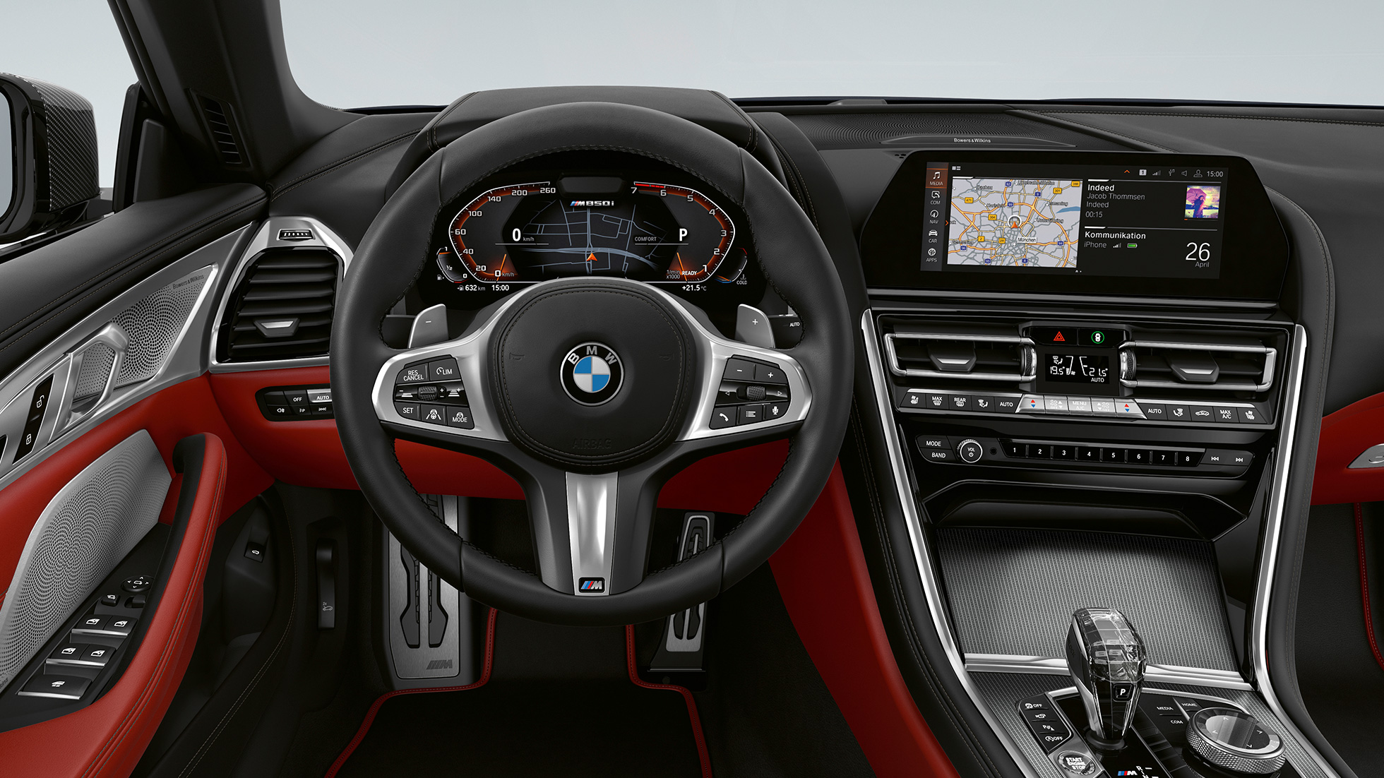 BMW M850i xDrive, Carbon Black metalik, kokpit s M kožnim upravljačem. BMW M850i xDrive, Carbon Black metalik, kokpit s M kožnim upravljačem.
