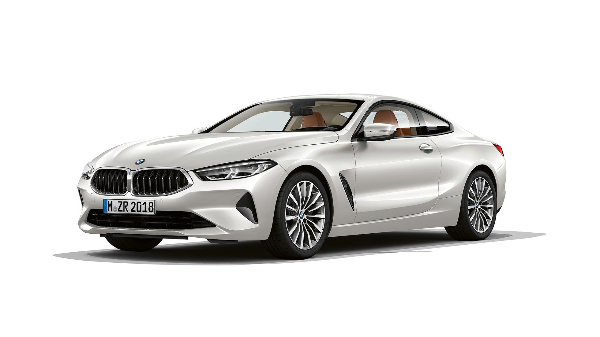 BMW serije 8 Coupé, tročetvrtinski prikaz prednjeg kraja. BMW serije 8 Coupé, Mineral White metalik boja, tročetvrtinski prikaz prednjeg kraja